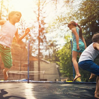 Jeux pour enfants, trampolines ...